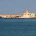 Alla fine del braccio si trova il faro, ristrutturato nel 2019, che con la sua singolare struttura bassa e circolare risplende alla luce del sole